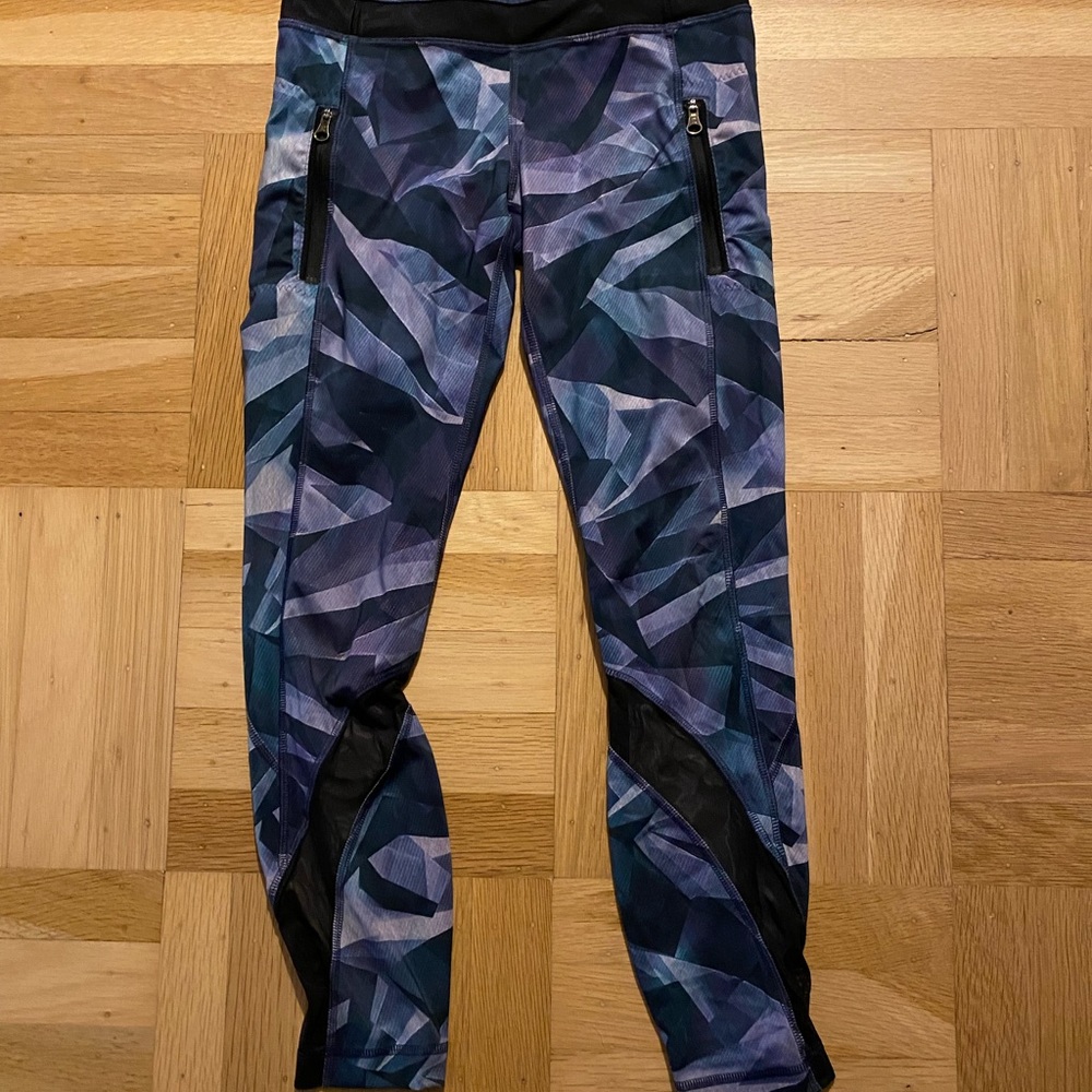 Lululemon Inspire Cropped Leggings. Geometric Purple